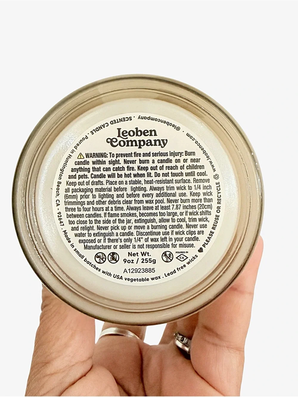 Leoben Company Sandalwood Musk No. 032 Scented Candle - Neutral Beige
